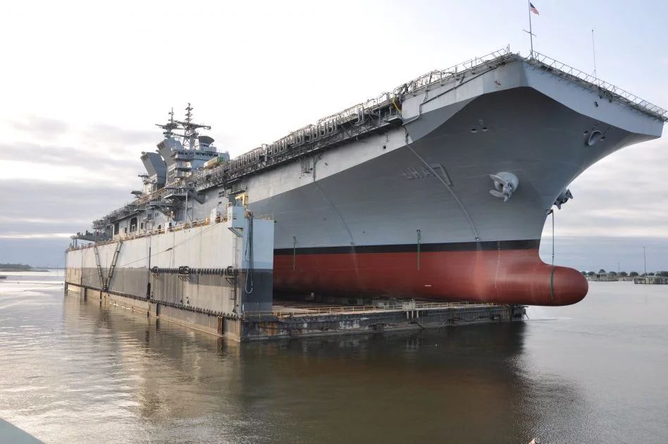 USA: Kolejny okręt z problemami. USS Tripoli opóźniony
