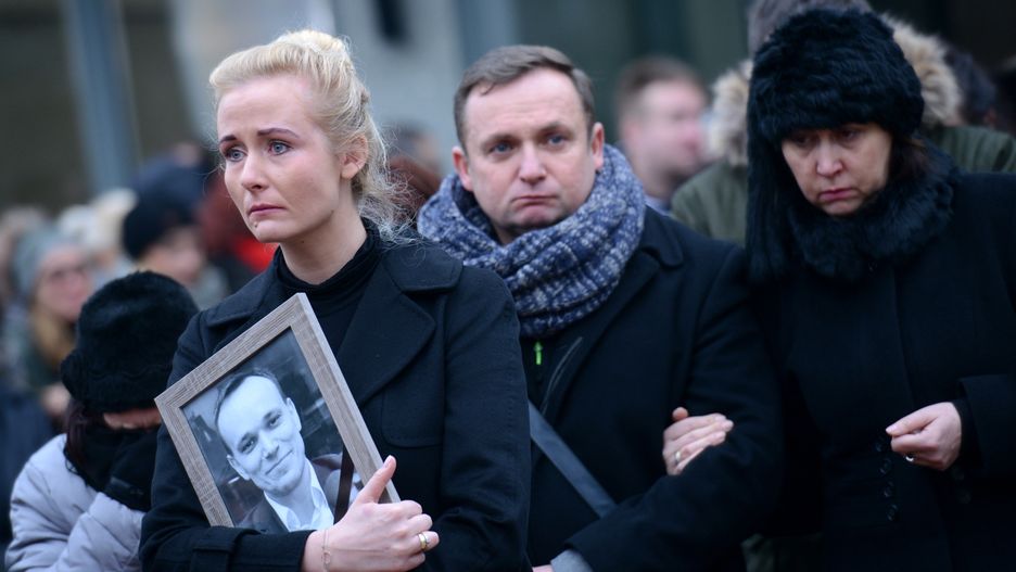 Anna Kalita na pogrzebie męża, Tomasza