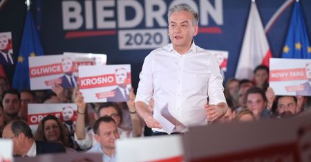 Minimalne emerytury bez podatku, tanie mieszkania na wynajem i tanie leki. Tym Biedroń chce wywalczyć prezydenturę