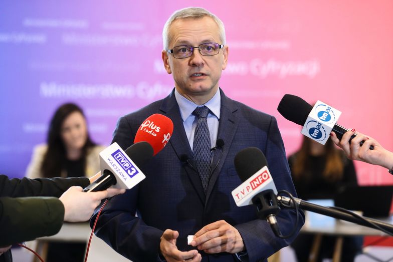 Minister Marek Zagórski wyjaśnia, jak ministerstwo cyfryzacji chce walczyć z "fake newsami" na temat koronawirusa