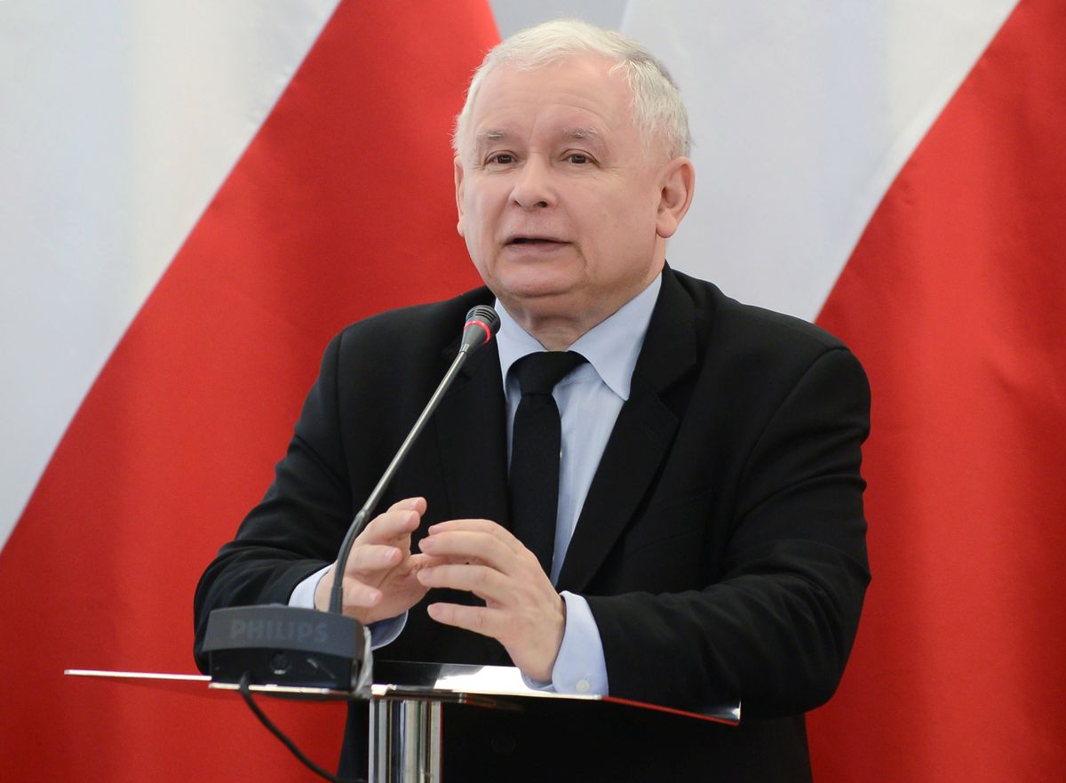 Jarosław Kaczyński o "postkomunistycznej" konstytucji. Przypomniano mu ślubowanie