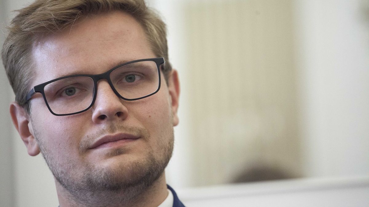 Michał Woś ma kilkuletnie doświadczenie polityczne. Z wykształcenia jest prawnikiem