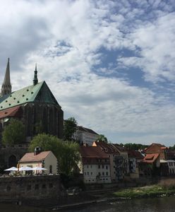 Polskie restauracje w Niemczech i Polsce, które dzieli tylko rzeka. Sprawdzamy, która jest tańsza
