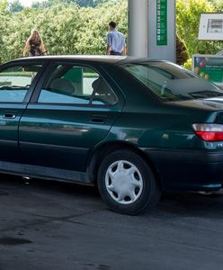 Na stacjach dalsze spadki