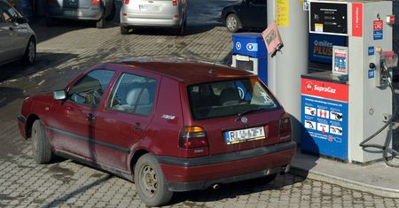 Paliwo dalej w dół