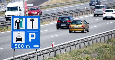 Badanie preferencji konsumenckich na stacjach paliw: Dla kierowców ważniejszy alkohol niż ceny paliw