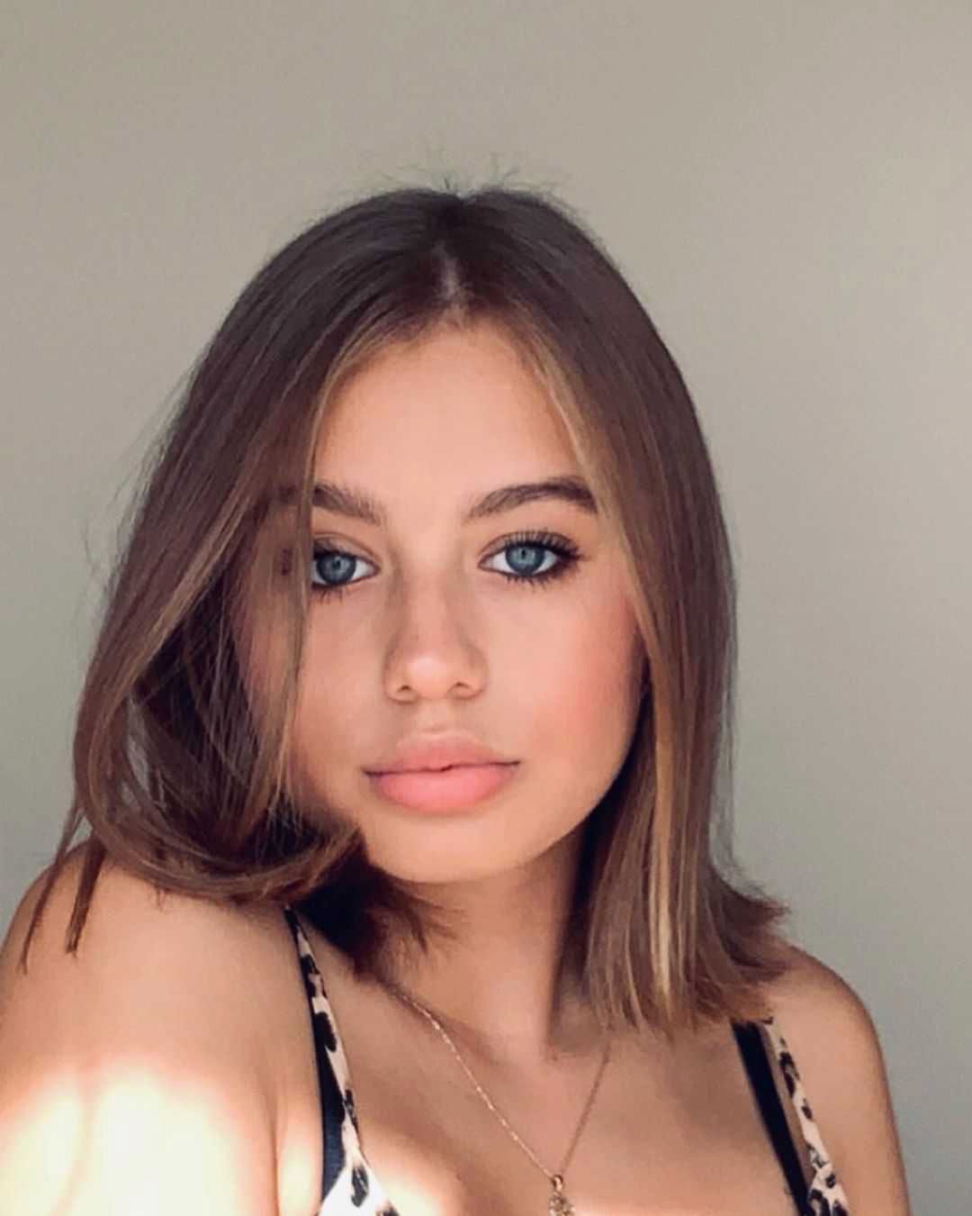 Oliwia Bieniuk w sesji portretowej