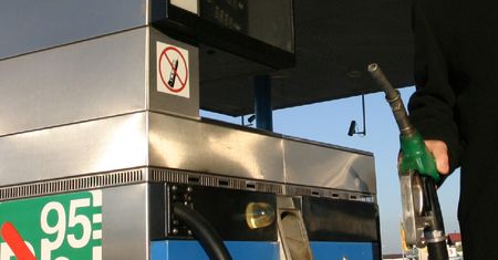 Eksplozja na stacji paliw. 19-latek odsysał paliwo odkurzaczem