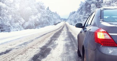 Tak ruszysz autem bez poślizgu na nieodśnieżonej drodze nie tracąc przyczepności kół