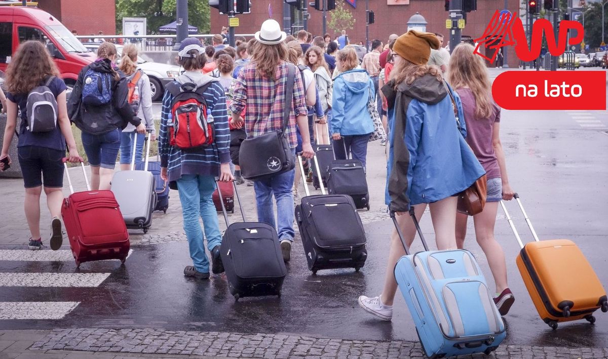 Jedziesz na wakacje? Zmęczeni rodzice już wpadli na pomysł, jak obyć się bez walizek w podróży