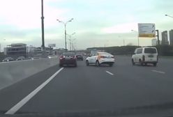 #dziejesiewmoto: kobieta szarpie kierownicą i powoduje kolizję