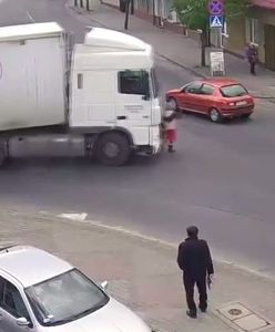 #dziejesiewmoto: kierowca ciężarówki nie zauważa kobiety