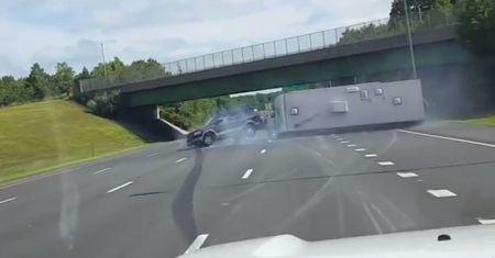 #dziejesiewmoto: zestaw wakacyjny "roluje" na autostradzie