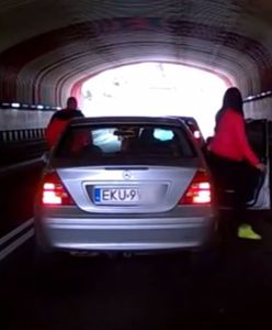 #dziejesiewmoto: szokujący atak agresora na innego kierowcę, kolizja Mini i tramwaju i wycieczka po warsztacie