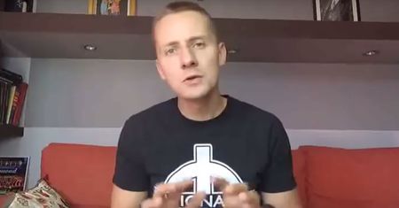 Międlar wzywa, żeby "nie przepraszać za Jedwabne". I sprzedaje koszulki z tym hasłem