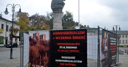 "Homoseksualizm zagraża życiu". Burmistrz popiera kontrowersyjną wystawę