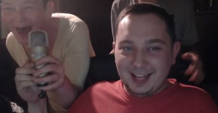 Matka alkoholiczka pije, żeby zdobyć pieniądze od widzów. Tak popularny youtuber zbierał na remont mieszkania