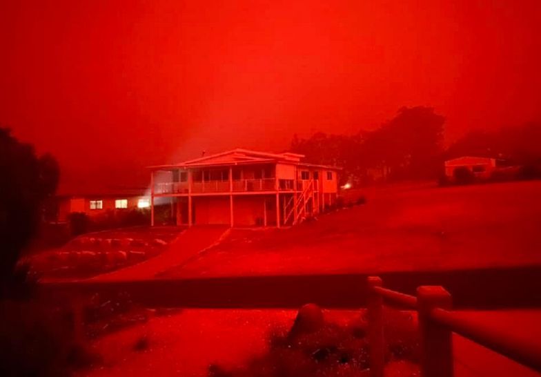 Australia w ogniu. Tysiące ludzi uwięzionych na plażach