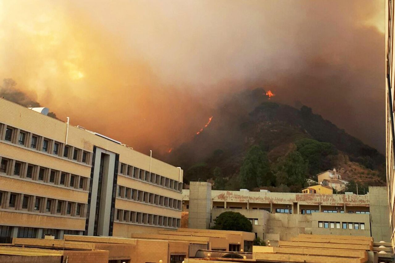 Sycylia: 700 turystów ewakuowanych z powodu pożaru