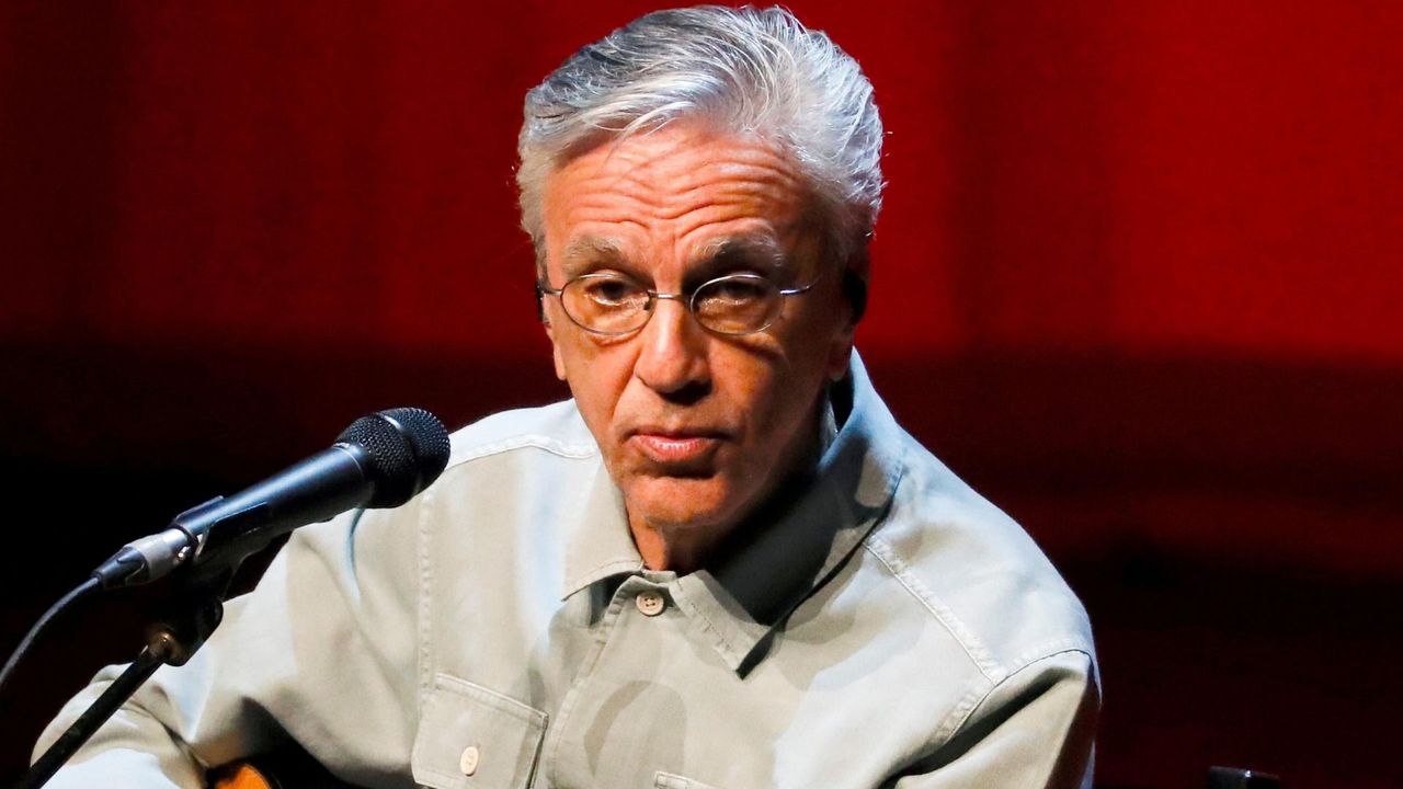 Tropikalny sprzeciw. Caetano Veloso znów idzie na wojnę