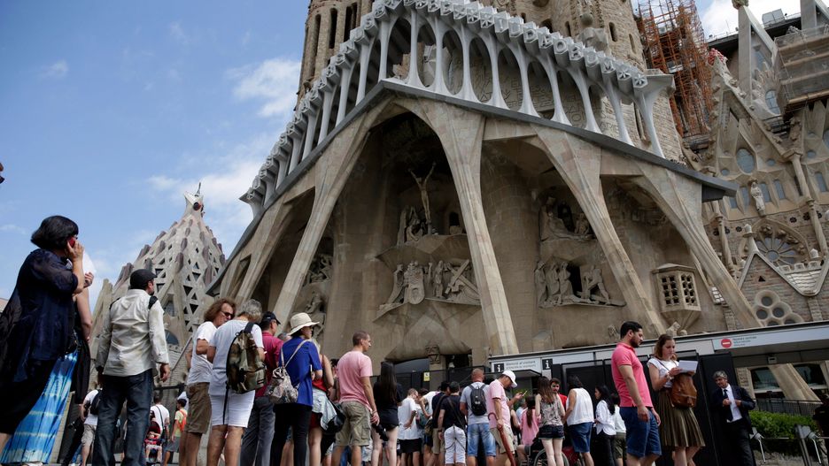 Budowę Świątyni Pokutnej Świętej Rodziny (Sagrada Familia) rozpoczęto w 1882 roku