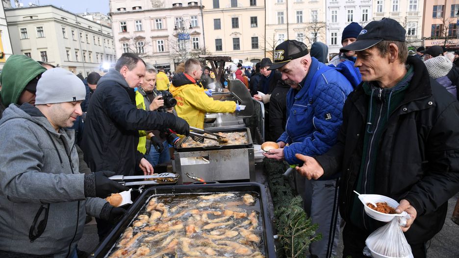 Po raz 23. na Rynku Głównym w Krakowie odbyła się wigilia dla osób potrzebujących i bezdomnych