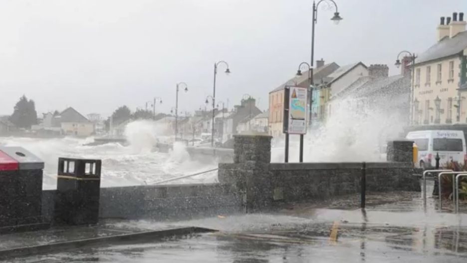 Huragan Ofelia u wybrzeży Irlandii.