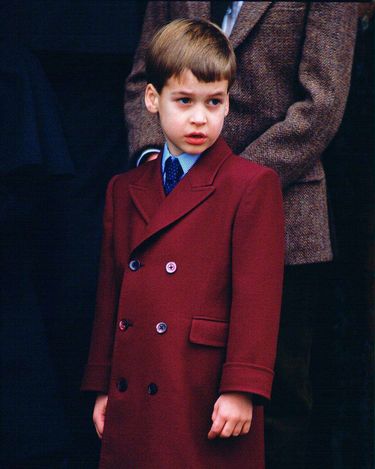 Książę William w bordowym płaszczu, święta 1988