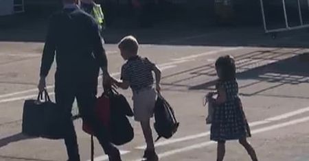 William i Kate z dziećmi skorzystali z tanich linii lotniczych. Są komentarze pasażerów