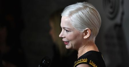 LOOK OF THE DAY: czarno-złota Michelle Williams