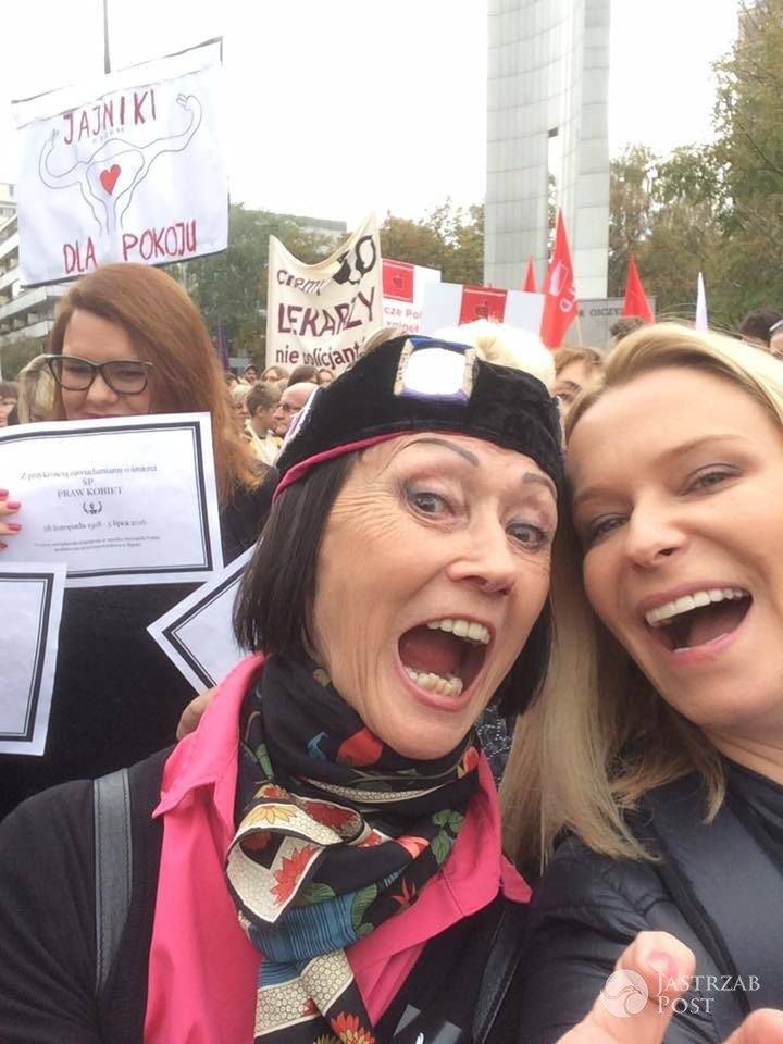 Paulina Młynarska - manifestacja 1 października 2016, czarny protest