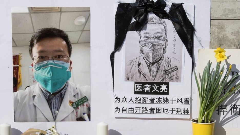 Koronawirus na świecie. Wuhan. Li Wenliang  pośmiertnie oczyszczony przez policję.