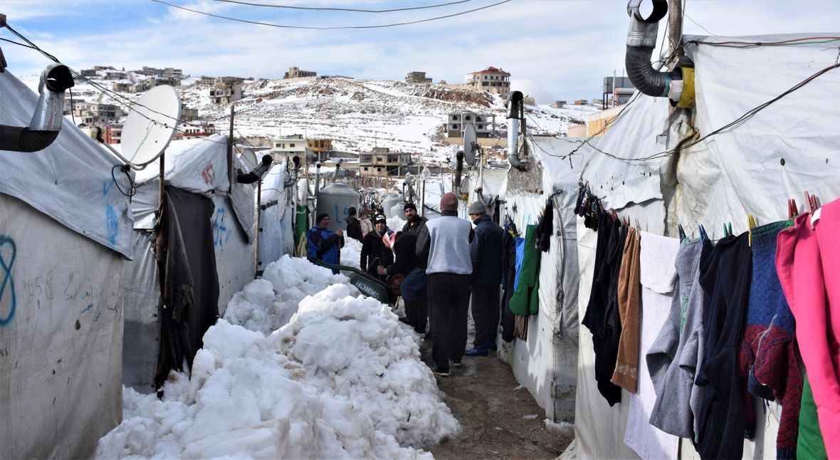 Obóz dla uchodźców w Arsalu po opadach śniegu 