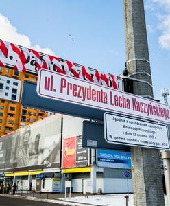 Zasłonił tablice z nazwą ul. Lecha Kaczyńskiego w Gdańsku. Przyszła już po niego policja