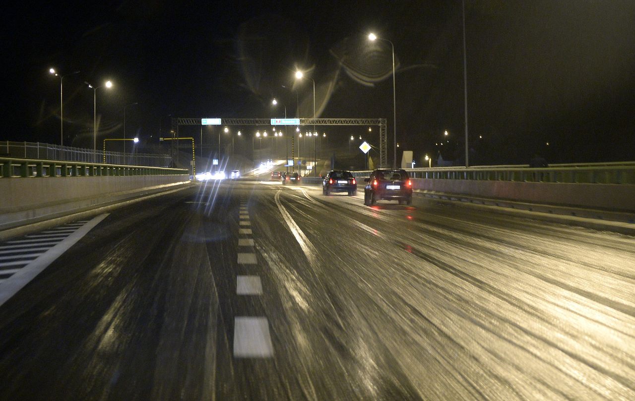 Prognoza pogody na dziś - 19 grudnia. Niebezpieczna gołoledź na drogach i chodnikach