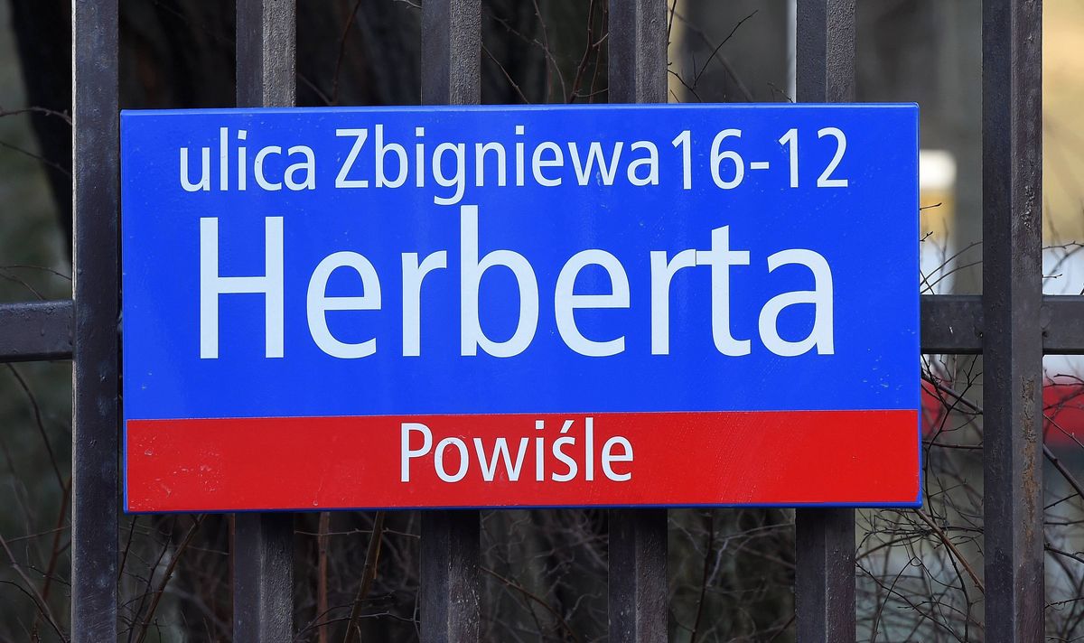 Zbigniew Herbert bez ulicy w Warszawie. Sąd cofnął decyzję
