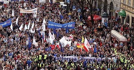 Manifestacje w Warszawie przebiegły spokojnie
