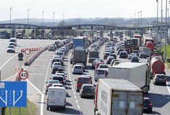 Wypadek ciężarówki w Morawicy. Autostrada A4 zablokowana