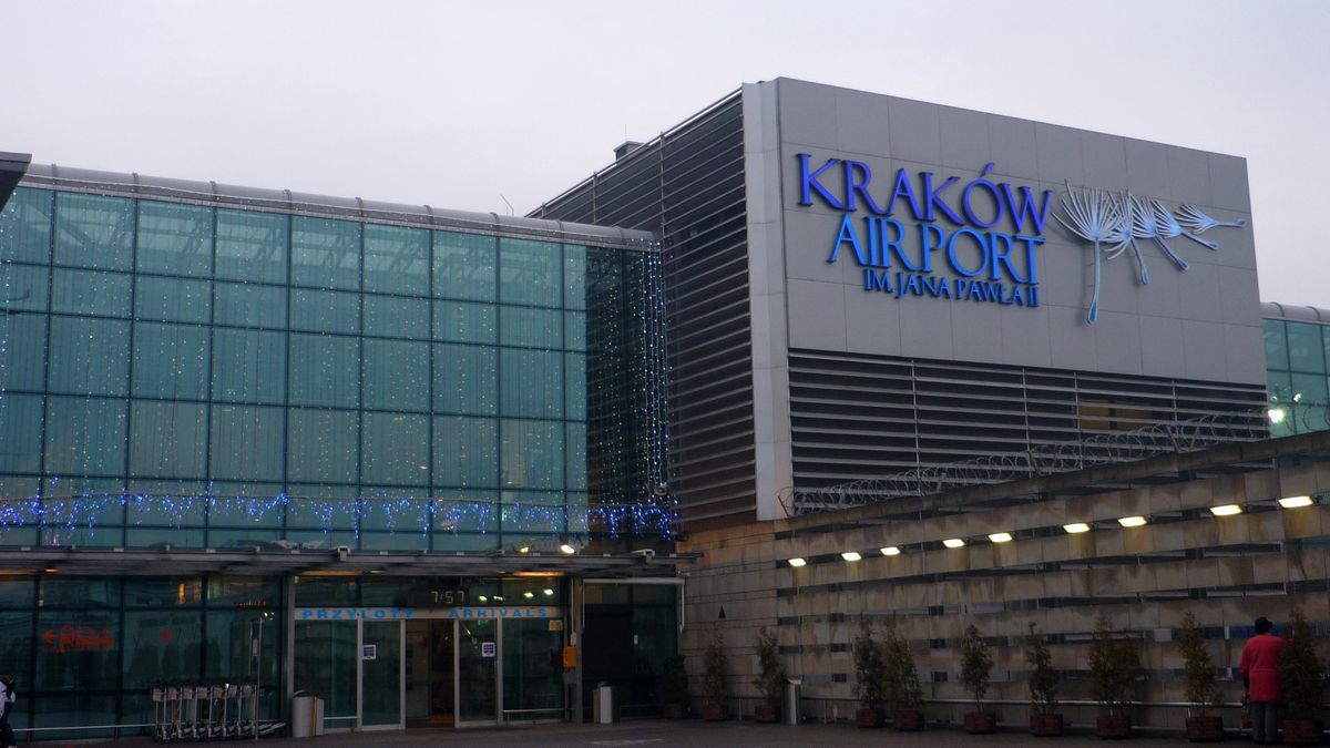 Mgła nad lotniskiem Balice