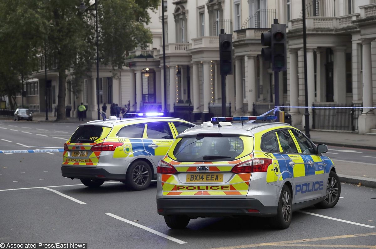 Policja zablokowała ulice wokół stacji KingsCross w Londynie. Powodem tajemniczy pakunek
