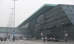 Kraków. Straż graniczna zatrzymała mężczyznę. W bagażu miał 13 pistoletów