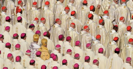 Watykan "naciska", by przewodniczący episkopatów spotkali się z ofiarami pedofilii