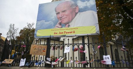 Jan Paweł II wiedział o pedofilii w Kościele. Mógł ukręcić łeb tej hydrze. Dlaczego tego nie zrobił?