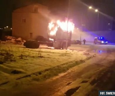 Zapłonęła ciężarówka z człowiekiem w środku. Policjanci ruszyli na ratunek