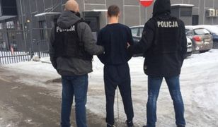 Policja znalazła zwłoki w wersalce. Lokator staruszki podejrzany o zabójstwo