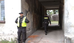 "Brudni i przerażeni". Porzuceni dwu i czterolatek w Łodzi