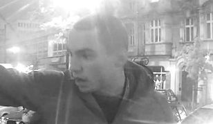 Poznań. Brutalne pobicie. Policja opublikowała nagranie z monitoringu