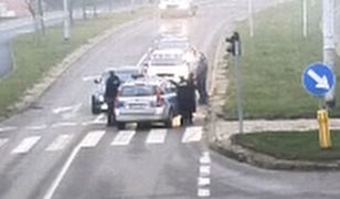 Olsztyn. Kierowca zasnął na skrzyżowaniu. Wszystko nagrała kamera