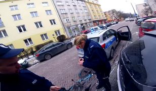 "Policja przeszukuje mój plecak i kurtkę, bo jechałem na rowerze". Vloger publikuje wideo