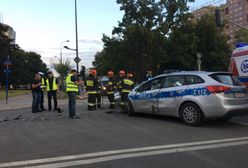 Kolizja w Warszawie. Rozbity radiowóz, dwóch policjantów trafiło do szpitala